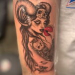 Фото пример рисунка татуировки с яблоком 03.03.2021 №071 - apple tattoo - tatufoto.com