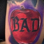 Фото пример рисунка татуировки с яблоком 03.03.2021 №075 - apple tattoo - tatufoto.com