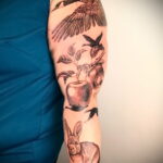 Фото пример рисунка татуировки с яблоком 03.03.2021 №106 - apple tattoo - tatufoto.com