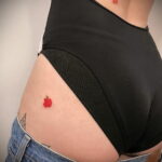 Фото пример рисунка татуировки с яблоком 03.03.2021 №110 - apple tattoo - tatufoto.com