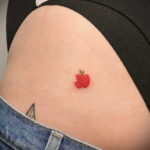 Фото пример рисунка татуировки с яблоком 03.03.2021 №112 - apple tattoo - tatufoto.com