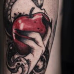 Фото пример рисунка татуировки с яблоком 03.03.2021 №127 - apple tattoo - tatufoto.com