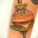 Фото рисунка татуировки с гамбургером 26.03.2021 №022 - burger tattoo - tatufoto.com