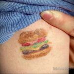 Фото рисунка татуировки с гамбургером 26.03.2021 №070 - burger tattoo - tatufoto.com