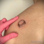 Фото рисунка татуировки с гамбургером 26.03.2021 №150 - burger tattoo - tatufoto.com