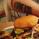 Фото рисунка татуировки с гамбургером 26.03.2021 №153 - burger tattoo - tatufoto.com