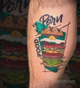 Фото тату: яркий цветной рисунок бургера с надписью "Food Porn" на руке. Идеальный эскиз тату для гурманов и любителей фастфуда.