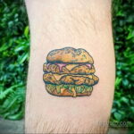 Фото рисунка татуировки с гамбургером 26.03.2021 №216 - burger tattoo - tatufoto.com