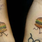 Фото рисунка татуировки с гамбургером 26.03.2021 №264 - burger tattoo - tatufoto.com