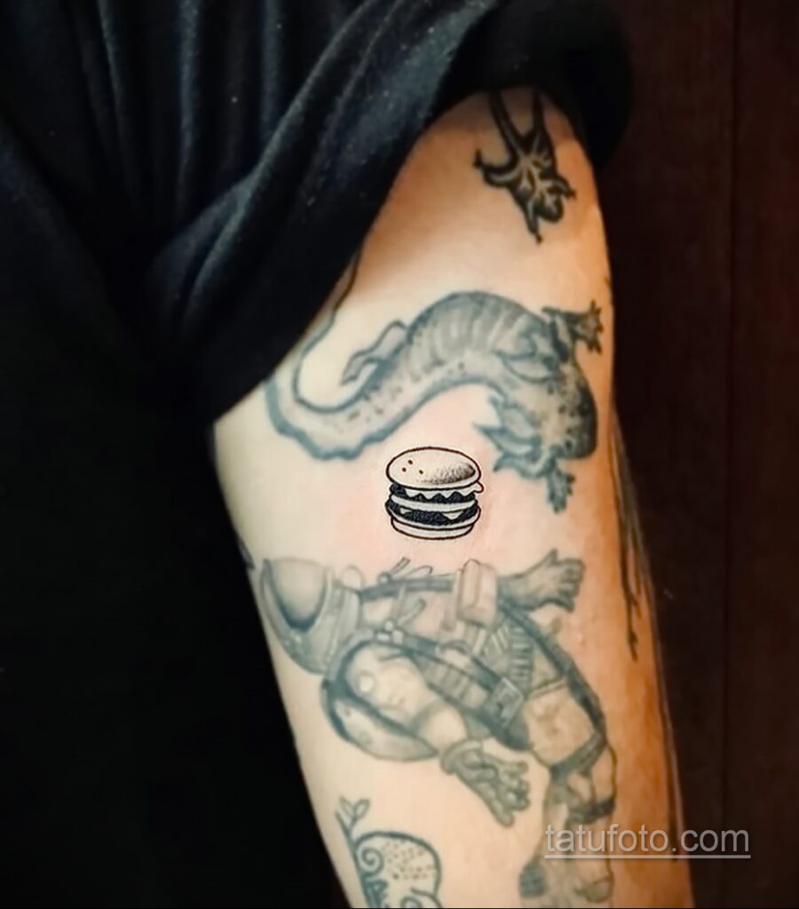 Фото рисунка татуировки с гамбургером 26.03.2021 №282 - burger tattoo - tatufoto.com