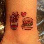Фото рисунка татуировки с гамбургером 26.03.2021 №313 - burger tattoo - tatufoto.com