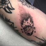 Фото татуировки с кометой (астероидом) 27.03.2021 №012 - comet tattoo - tatufoto.com