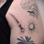 Фото татуировки с кометой (астероидом) 27.03.2021 №060 - comet tattoo - tatufoto.com