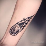 Фото татуировки с кометой (астероидом) 27.03.2021 №082 - comet tattoo - tatufoto.com