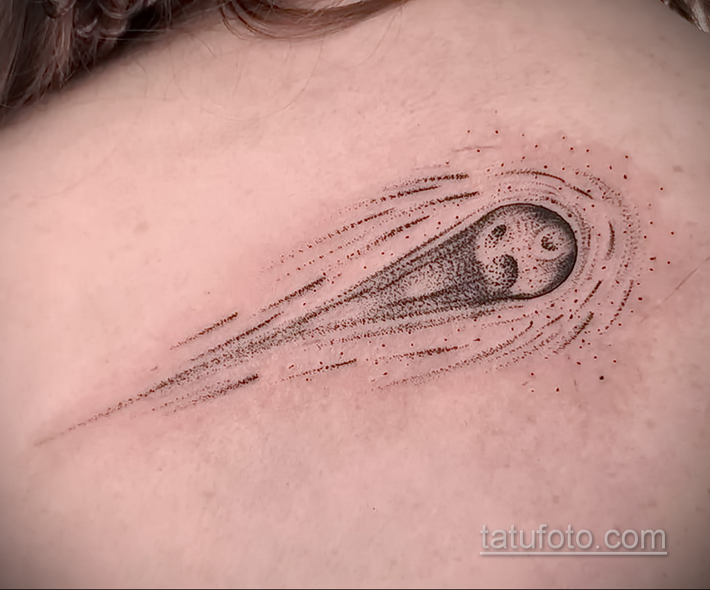 Фото татуировки с кометой (астероидом) 27.03.2021 №094 - comet tattoo - tatufoto.com