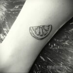 Фото татуировки с лаймом 31.03.2021 №039 - lime tattoo - tatufoto.com