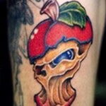 Фото татуировки с яблоком 03.03.2021 №002 - apple tattoo - tatufoto.com