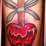 Фото татуировки с яблоком 03.03.2021 №007 - apple tattoo - tatufoto.com