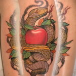 Фото татуировки с яблоком 03.03.2021 №015 - apple tattoo - tatufoto.com