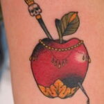 Фото татуировки с яблоком 03.03.2021 №024 - apple tattoo - tatufoto.com