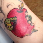 Фото татуировки с яблоком 03.03.2021 №029 - apple tattoo - tatufoto.com