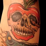 Фото татуировки с яблоком 03.03.2021 №128 - apple tattoo - tatufoto.com