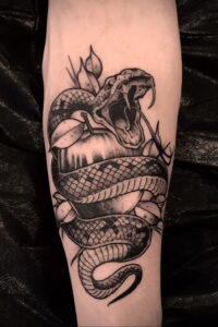 Фото татуировки с яблоком 03.03.2021 №135 - apple tattoo - tatufoto.com