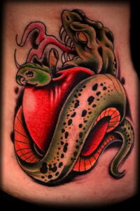 Фото татуировки с яблоком 03.03.2021 №142 - apple tattoo - tatufoto.com