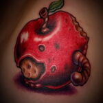 Фото татуировки с яблоком 03.03.2021 №146 - apple tattoo - tatufoto.com