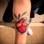 Фото татуировки с яблоком 03.03.2021 №147 - apple tattoo - tatufoto.com