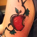 Фото татуировки с яблоком 03.03.2021 №148 - apple tattoo - tatufoto.com