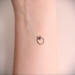 Фото татуировки с яблоком 03.03.2021 №160 - apple tattoo - tatufoto.com