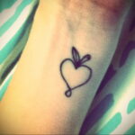 Фото татуировки с яблоком 03.03.2021 №170 - apple tattoo - tatufoto.com