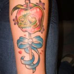 Фото татуировки с яблоком 03.03.2021 №191 - apple tattoo - tatufoto.com
