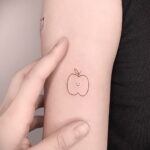 Фото татуировки с яблоком 03.03.2021 №207 - apple tattoo - tatufoto.com