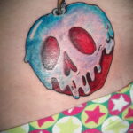 Фото татуировки с яблоком 03.03.2021 №215 - apple tattoo - tatufoto.com