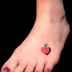 Фото татуировки с яблоком 03.03.2021 №225 - apple tattoo - tatufoto.com