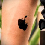 Фото татуировки с яблоком 03.03.2021 №226 - apple tattoo - tatufoto.com