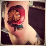 Фото татуировки с яблоком 03.03.2021 №247 - apple tattoo - tatufoto.com