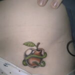 Фото татуировки с яблоком 03.03.2021 №254 - apple tattoo - tatufoto.com