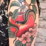Фото татуировки с яблоком 03.03.2021 №257 - apple tattoo - tatufoto.com