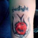 Фото татуировки с яблоком 03.03.2021 №268 - apple tattoo - tatufoto.com