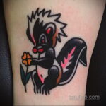 Фото татуировки со скунсом 28.03.2021 №041 - Skunk tattoo - tatufoto.com