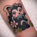 Фото татуировки со скунсом 28.03.2021 №105 - Skunk tattoo - tatufoto.com