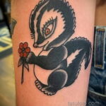 Фото татуировки со скунсом 28.03.2021 №137 - Skunk tattoo - tatufoto.com