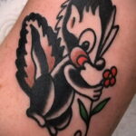 Фото татуировки со скунсом 28.03.2021 №174 - Skunk tattoo - tatufoto.com