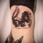 Фото татуировки со скунсом 28.03.2021 №305 - Skunk tattoo - tatufoto.com