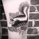 Фото татуировки со скунсом 28.03.2021 №457 - Skunk tattoo - tatufoto.com