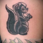 Фото татуировки со скунсом 28.03.2021 №502 - Skunk tattoo - tatufoto.com