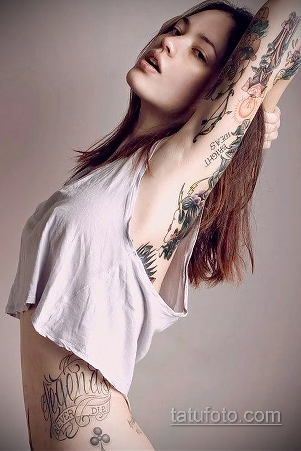 Женские подмышки с татуировками